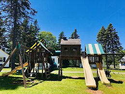 Green Gables Bungalow Court