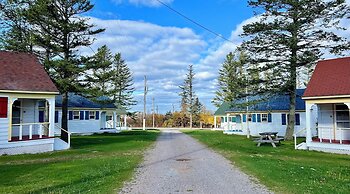 Green Gables Bungalow Court