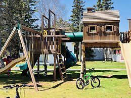 Green Gables Bungalow Court