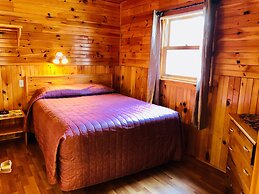 Green Gables Bungalow Court