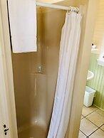 Green Gables Bungalow Court