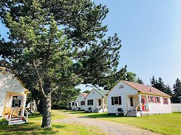 Green Gables Bungalow Court