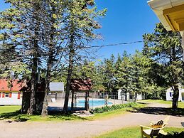 Green Gables Bungalow Court