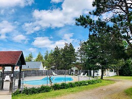 Green Gables Bungalow Court