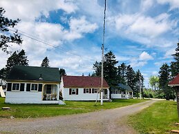 Green Gables Bungalow Court