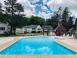Green Gables Bungalow Court