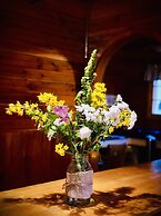 Green Gables Bungalow Court