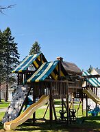 Green Gables Bungalow Court