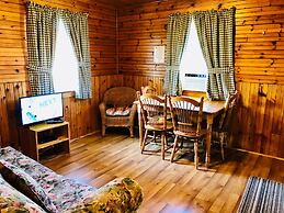 Green Gables Bungalow Court