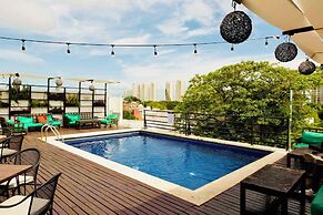 Nomads Hotel & Rooftop pool
