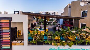 Nomads Hotel & Rooftop pool