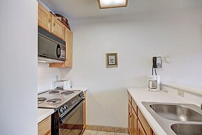 Front-row Access To Historic Breck 2br 1.5ba Sleeps 8 2 Bedroom Condo 