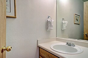 Front-row Access To Historic Breck 2br 1.5ba Sleeps 8 2 Bedroom Condo 