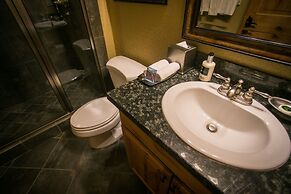 Well Equipped Condo with Balcony Overlooking Pool by RedAwning - Save 