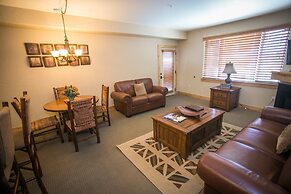 Well Equipped Condo with Balcony Overlooking Pool by RedAwning - Save 