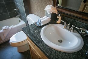 Silverado Lodge Rustic Condo with Private Balcony by RedAwning - Save 