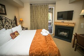 Silverado Lodge Rustic Condo with Private Balcony by RedAwning - Save 