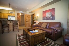 Silverado Lodge Rustic Condo with Private Balcony by RedAwning - Save 