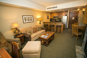 Sundial Lodge Condo Steps from Red Pine Gondola by RedAwning - Save 20