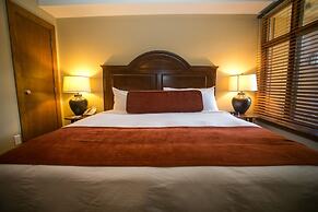 Sundial Lodge Condo Steps from Red Pine Gondola by RedAwning - Save 20