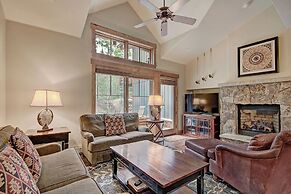 Ski-in 2br  W/luxe Decor Steps To Winter Activities 2 Bedroom Townhous