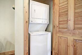 Ski-in 2br  W/luxe Decor Steps To Winter Activities 2 Bedroom Townhous