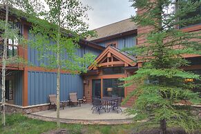 Ski-in 2br  W/luxe Decor Steps To Winter Activities 2 Bedroom Townhous