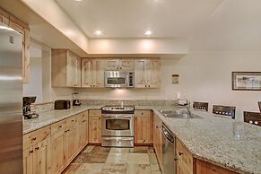 Vaulted Ceilings+rustic Luxury 2 Blocks To Main St- Sleeps 6 2 Bedroom