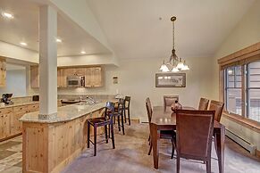Vaulted Ceilings+rustic Luxury 2 Blocks To Main St- Sleeps 6 2 Bedroom