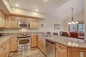 Vaulted Ceilings+rustic Luxury 2 Blocks To Main St- Sleeps 6 2 Bedroom