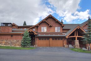 Vaulted Ceilings+rustic Luxury 2 Blocks To Main St- Sleeps 6 2 Bedroom