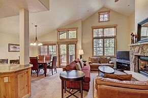 Vaulted Ceilings+rustic Luxury 2 Blocks To Main St- Sleeps 6 2 Bedroom