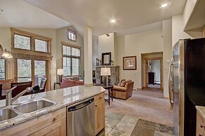 Vaulted Ceilings+rustic Luxury 2 Blocks To Main St- Sleeps 6 2 Bedroom