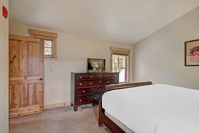 Vaulted Ceilings+rustic Luxury 2 Blocks To Main St- Sleeps 6 2 Bedroom