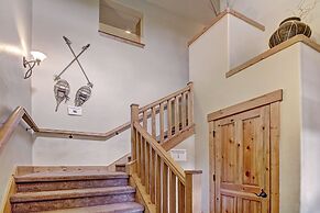 Vaulted Ceilings+rustic Luxury 2 Blocks To Main St- Sleeps 6 2 Bedroom