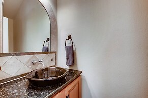 Luxury 4 Bedroom Home in Central Austin