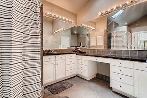 Luxury 4 Bedroom Home in Central Austin