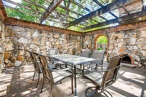 Luxury 4 Bedroom Home in Central Austin