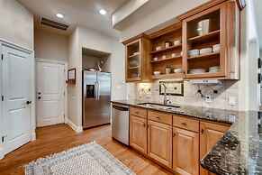 Luxury 4 Bedroom Home in Central Austin