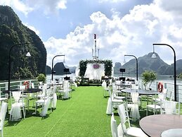 Lan Ha Legend Cruise