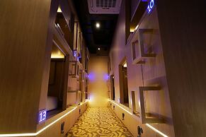 CUBE Boutique Capsule Hotel @ Kampong Glam