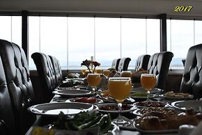 Cem Hotel