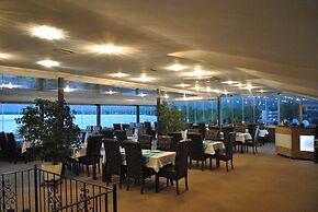 Cem Hotel