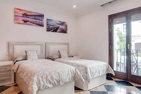 InstaStay Front line Harbor Apartment