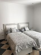 InstaStay Front line Harbor Apartment