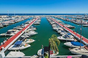 InstaStay Front line Harbor Apartment