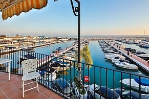 InstaStay Front line Harbor Apartment