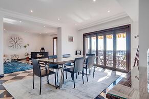 InstaStay Front line Harbor Apartment