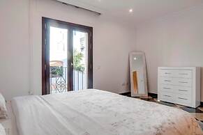 InstaStay Front line Harbor Apartment