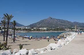 InstaStay Front line Harbor Apartment